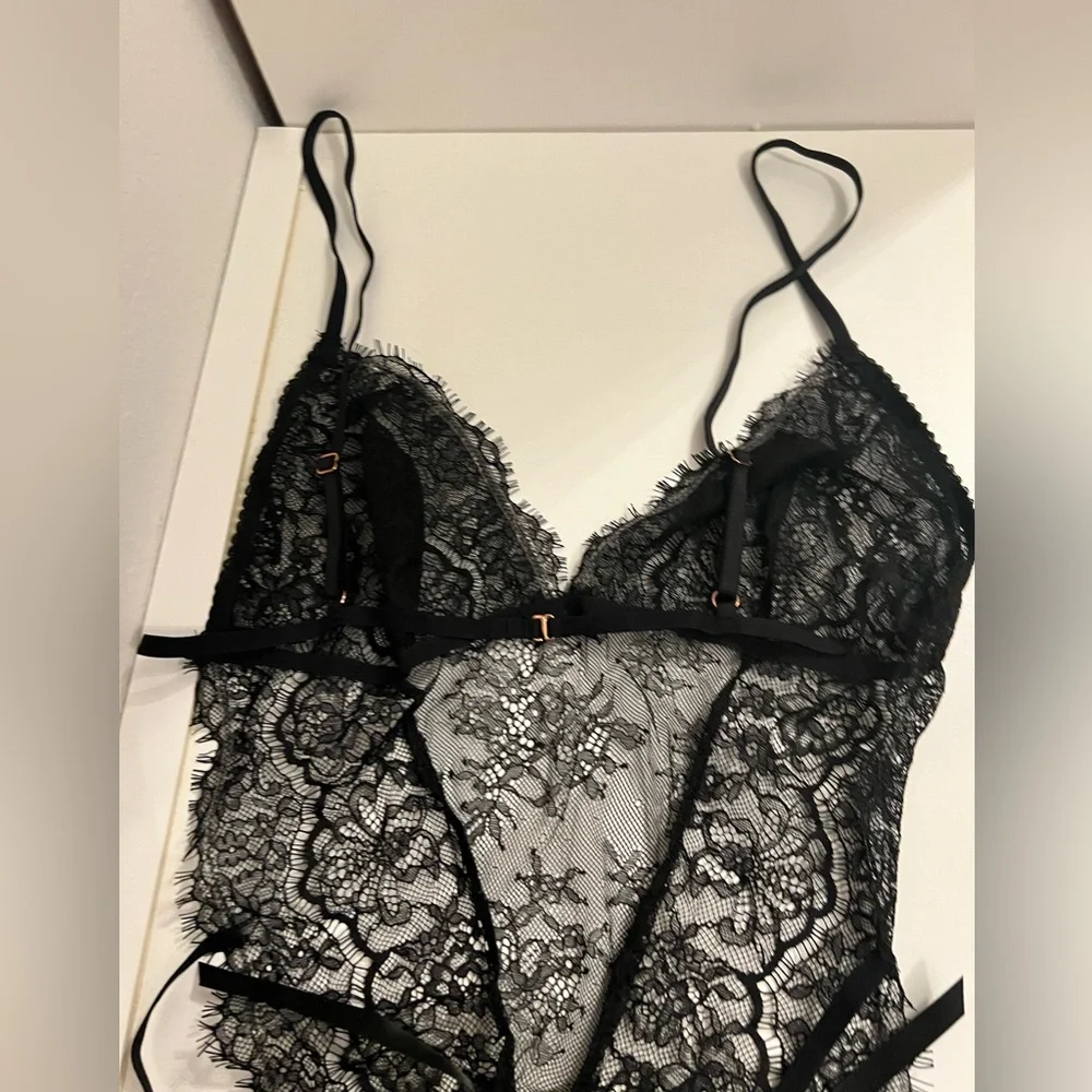 Victoria’s Secret Elegant Black Lace Bodysuit & 🎁Thong